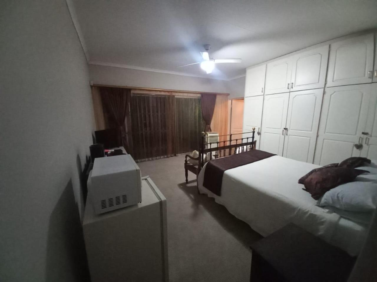 Anri Guesthouse บลูมฟอนเทน ภายนอก รูปภาพ