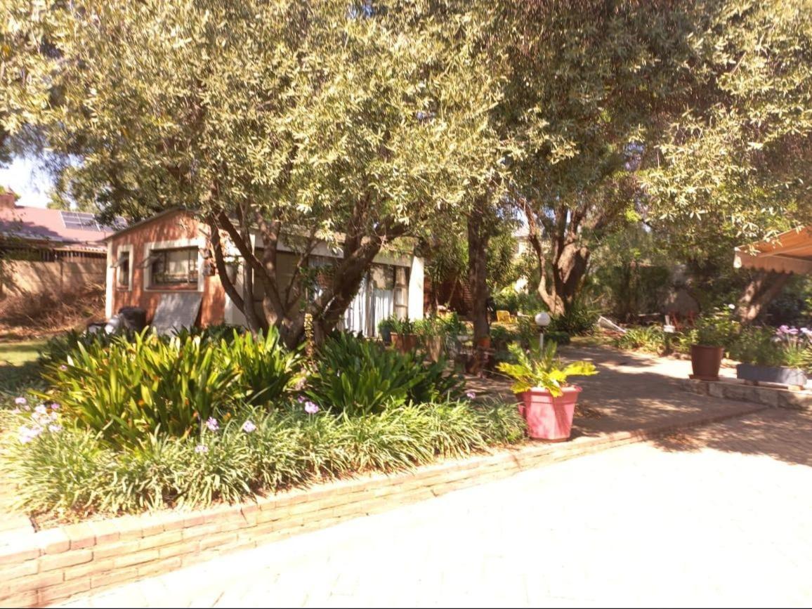 Anri Guesthouse บลูมฟอนเทน ภายนอก รูปภาพ